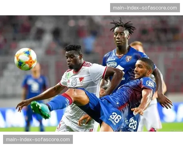 VAR争议再起：莱奥社媒直指判罚双标，裁判尺度统一性受质疑