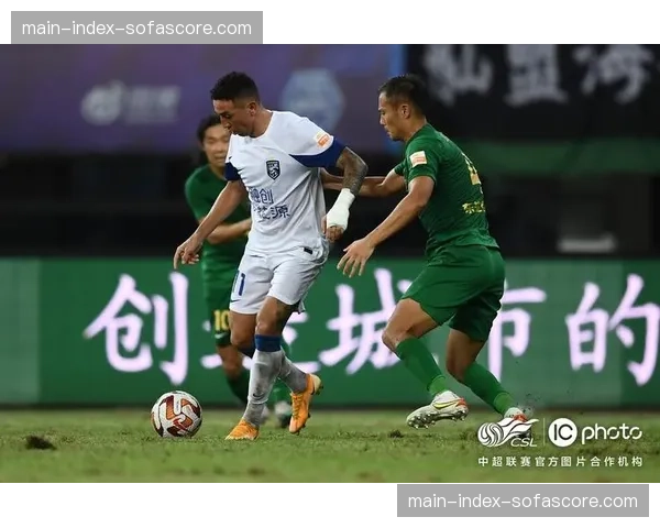 实时战报：谢鹏飞直接任意球破门，武汉三镇客场领先沧州雄狮