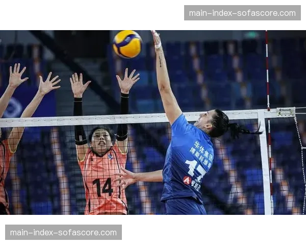 “尼斯中场图拉姆因内收肌紧张缺席训练，球队中场拦截面临考验”